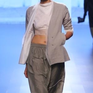 Antar Agni White Cropped Top